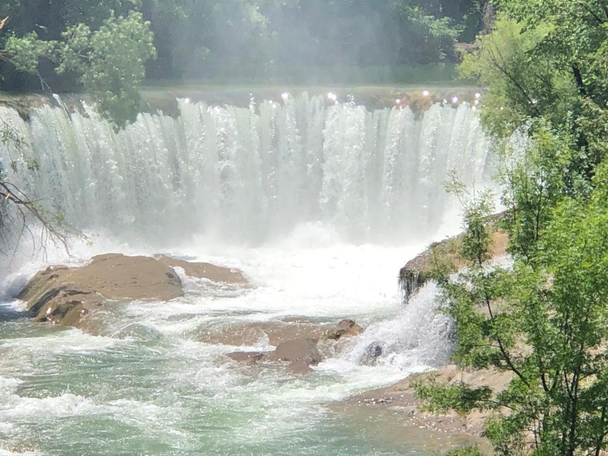 Retour Aux Sources Villa Sauve Bagian luar foto