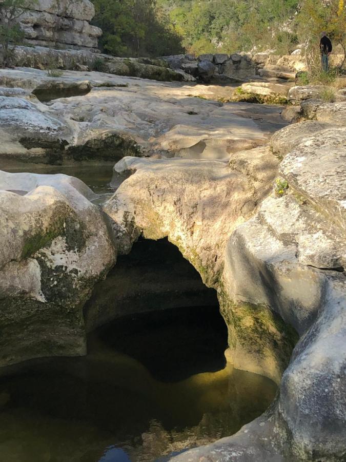 Retour Aux Sources Villa Sauve Bagian luar foto