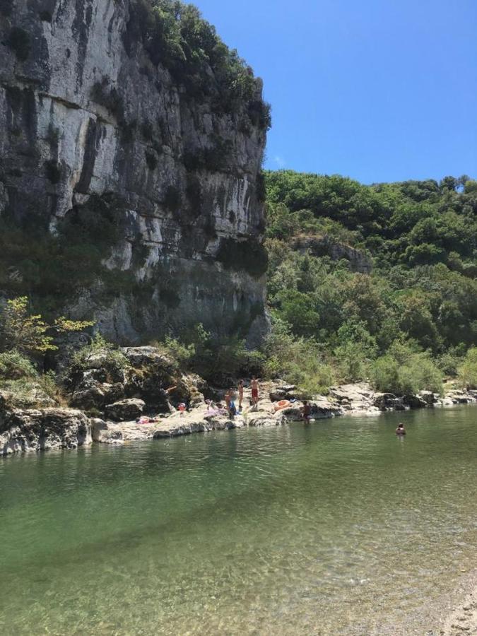 Retour Aux Sources Villa Sauve Bagian luar foto