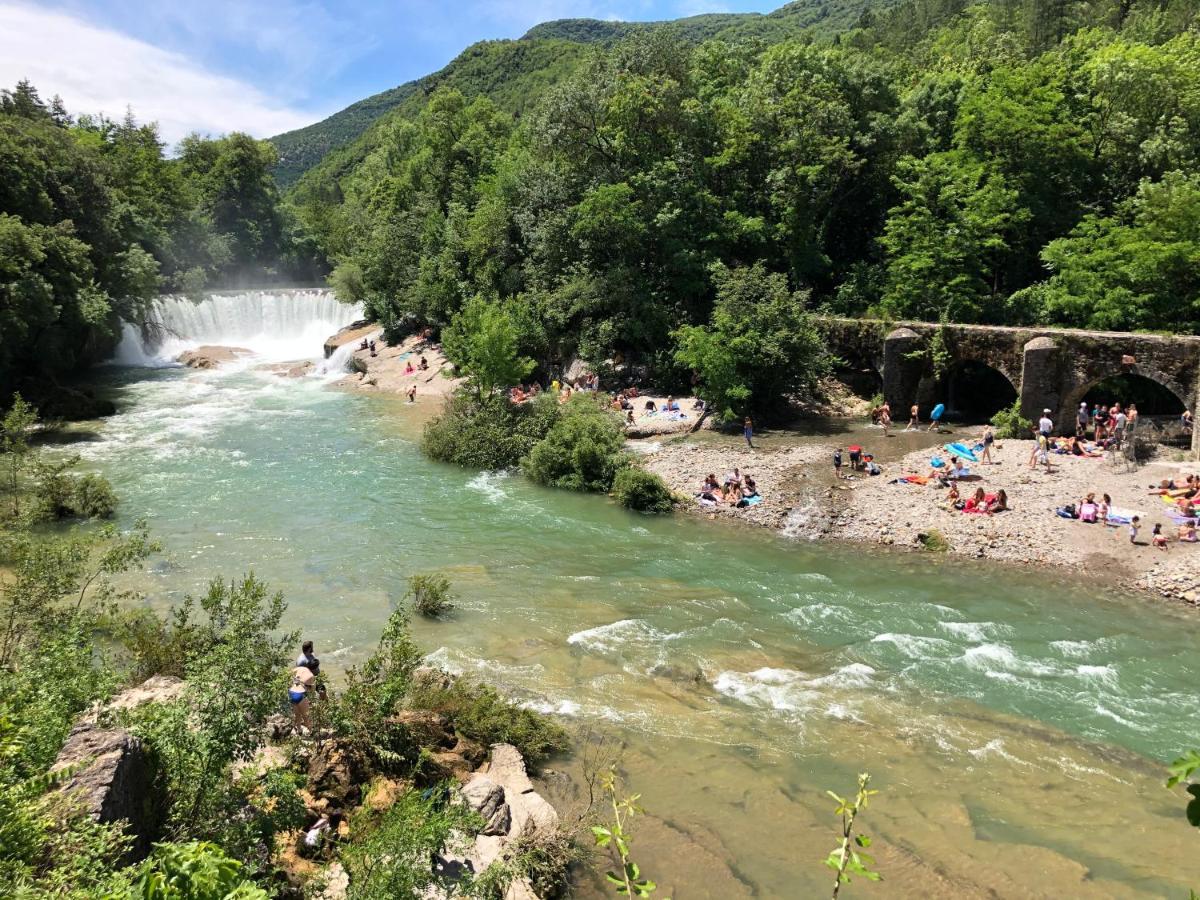 Retour Aux Sources Villa Sauve Bagian luar foto